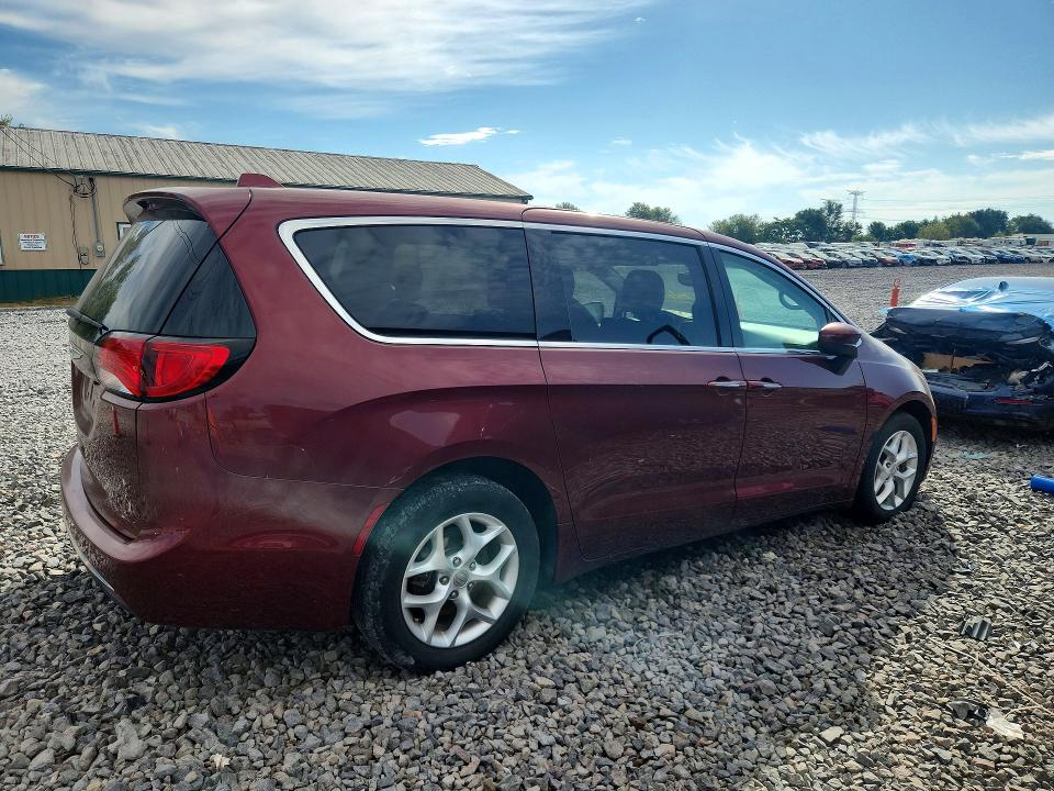 72616996 :رقم المزاد ، 2C4RC1BG7HR782152 vin ، 2017 Chrysler Pacifica مزاد بيع