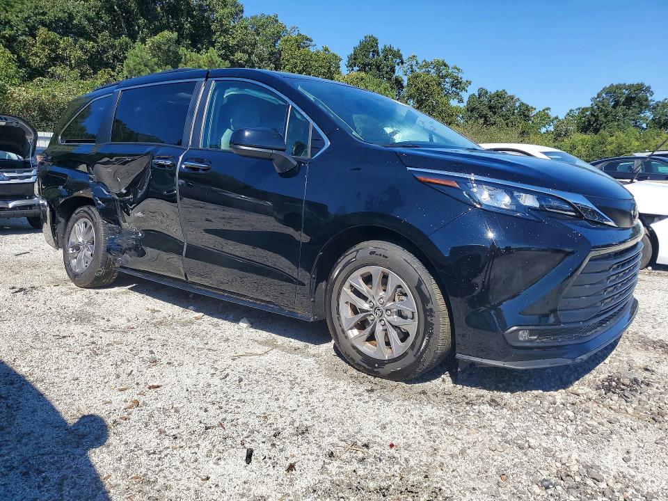 2026 Toyota Sienna მანქანა იყიდება აუქციონზე, vin: 5TDYRKEC8TS306825, აუქციონის ნომერი: 72145736
