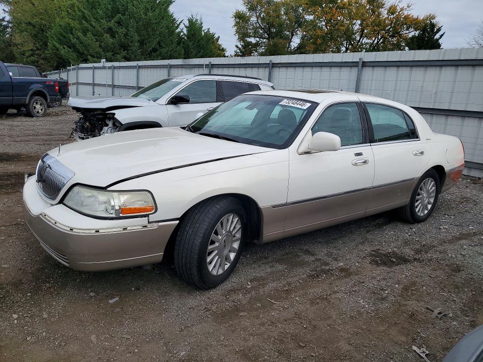 Продажа на аукционе авто 2003 Lincoln Town Car, vin: 1LNHM82W43Y643251, номер лота: 73248446