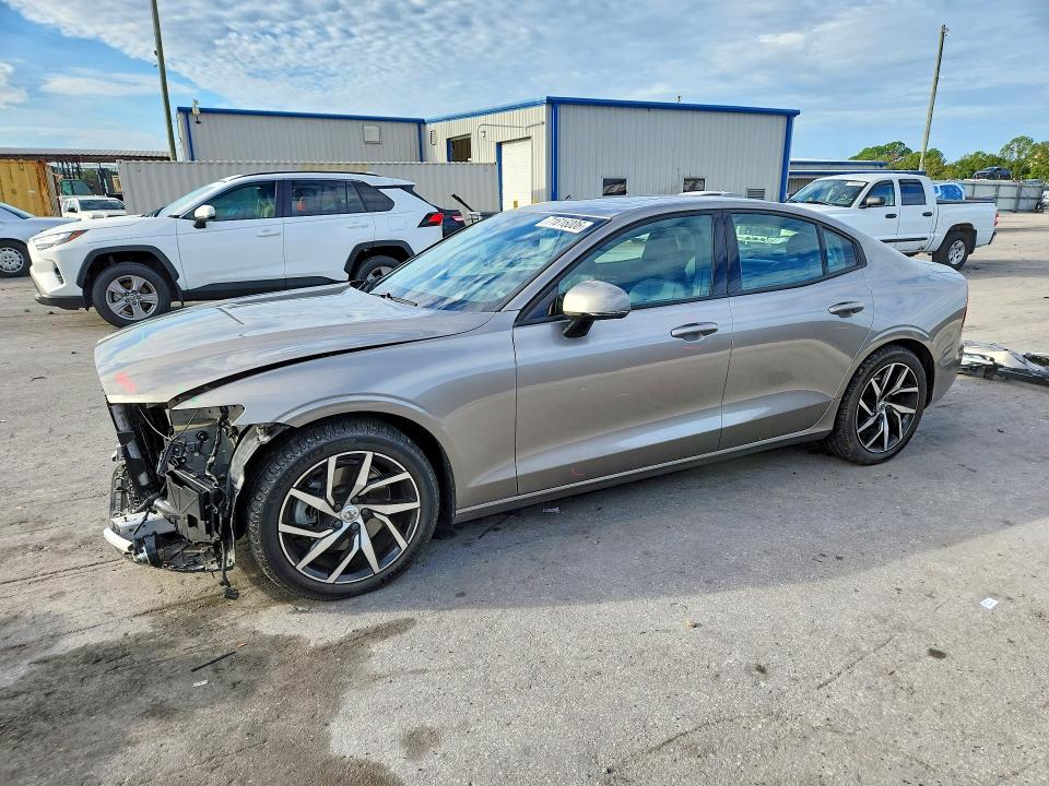 71616006 :رقم المزاد ، 7JR102FK6LG045255 vin ، 2020 Volvo S60 مزاد بيع