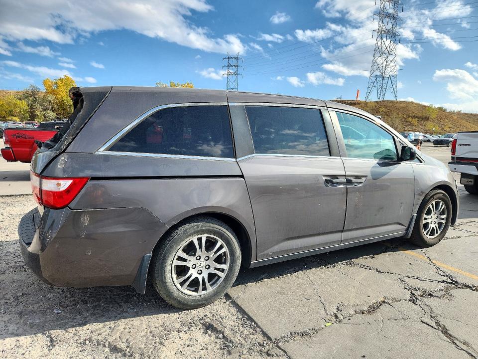 71973536 :رقم المزاد ، 5FNRL5H43BB045389 vin ، 2011 Honda Odyssey مزاد بيع