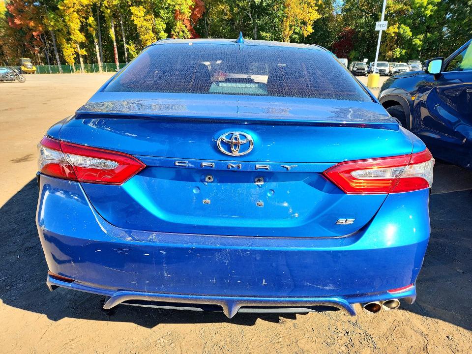 72378326 :رقم المزاد ، 4T1B11HK1KU204900 vin ، 2019 Toyota Camry مزاد بيع