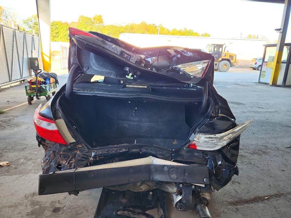 71496566 :رقم المزاد ، 4T1BF1FK2FU001069 vin ، 2015 Toyota Camry مزاد بيع