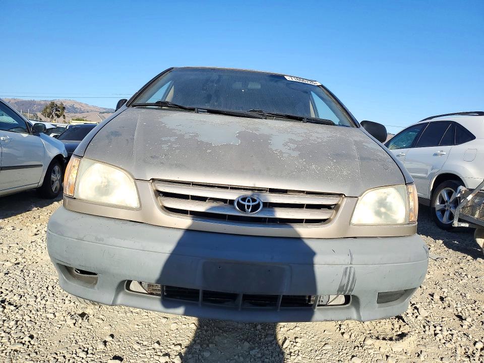 2001 Toyota Sienna მანქანა იყიდება აუქციონზე, vin: 4T3ZF13CX1U351075, აუქციონის ნომერი: 71866726