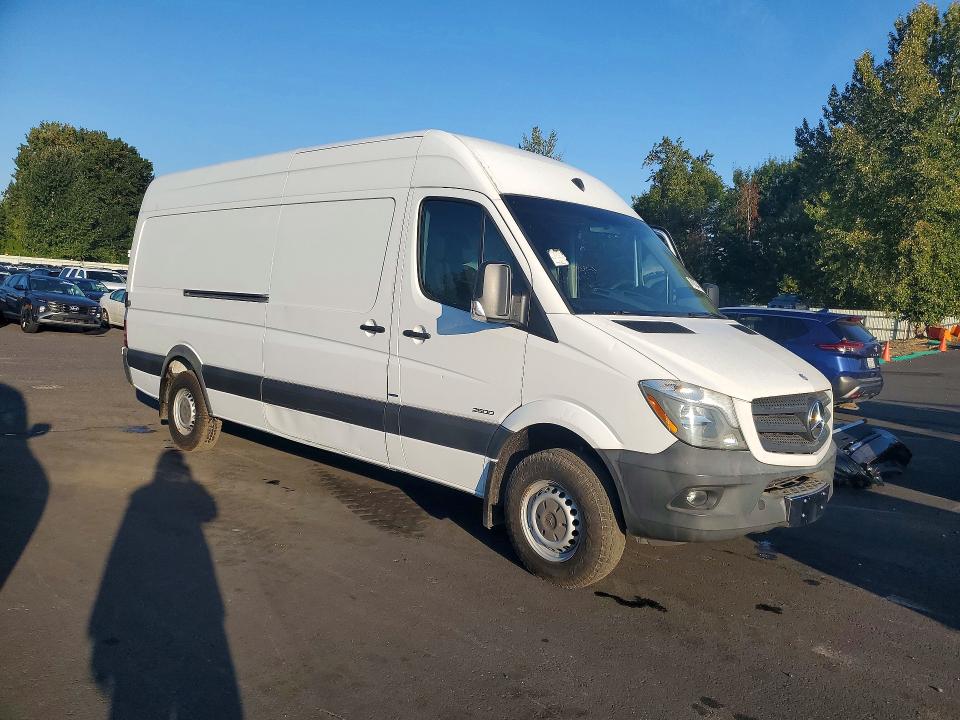 71324436 :رقم المزاد ، WD3PE8DC6E5902255 vin ، 2014 Mercedes-benz Sprinter مزاد بيع