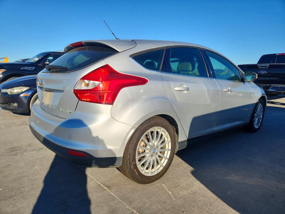 Продажа на аукционе авто 2013 Ford Focus, vin: 1FADP3R41DL139858, номер лота: 73101356