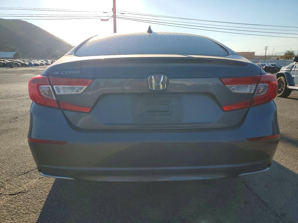 Продаж на аукціоні авто 2018 Honda Accord, vin: 1HGCV1F58JA080524, номер лоту: 71852406