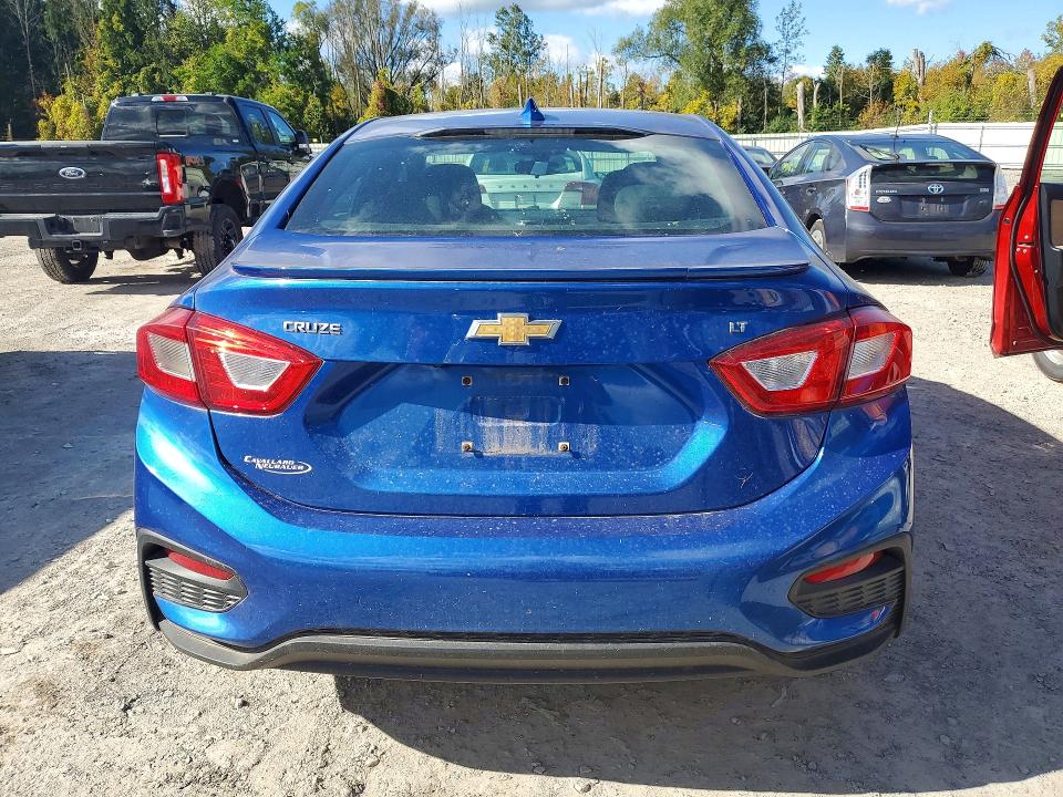 2018 Chevrolet Cruze მანქანა იყიდება აუქციონზე, vin: 1G1BE5SM8J7215845, აუქციონის ნომერი: 71592166