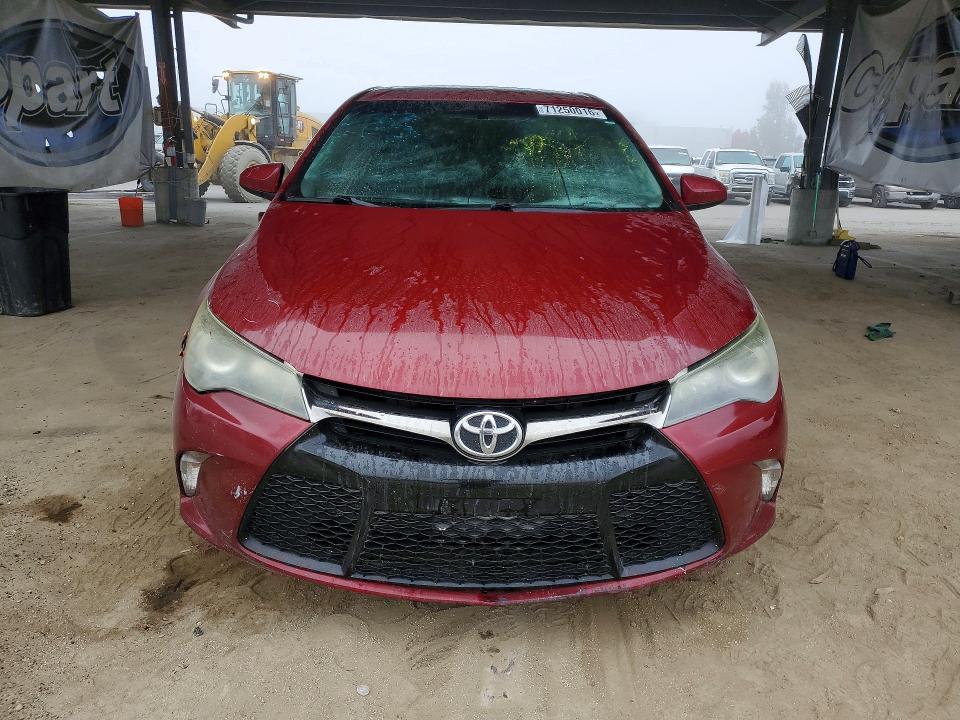 71250016 :رقم المزاد ، 4T1BF1FK0FU921332 vin ، 2015 Toyota Camry مزاد بيع