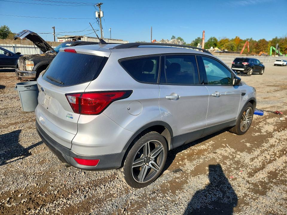 Продаж на аукціоні авто 2019 Ford Escape, vin: 1FMCU9HD5KUC43663, номер лоту: 72768016
