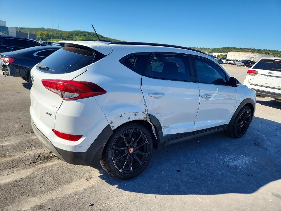 2017 Hyundai Tucson მანქანა იყიდება აუქციონზე, vin: KM8J33A21HU550448, აუქციონის ნომერი: 71949096