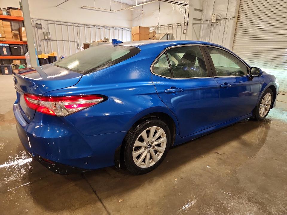 71379836 :رقم المزاد ، 4T1B11HK9KU279537 vin ، 2019 Toyota Camry مزاد بيع