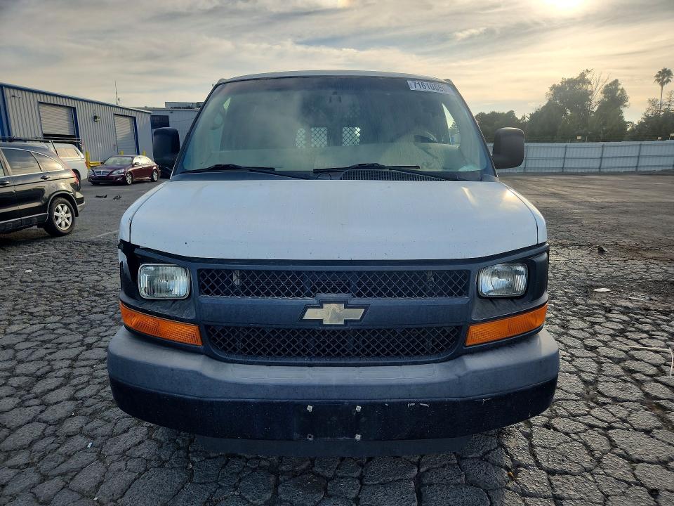71610666 :رقم المزاد ، 1GCWGGCFXF1164115 vin ، 2015 Chevrolet Express G2500 مزاد بيع