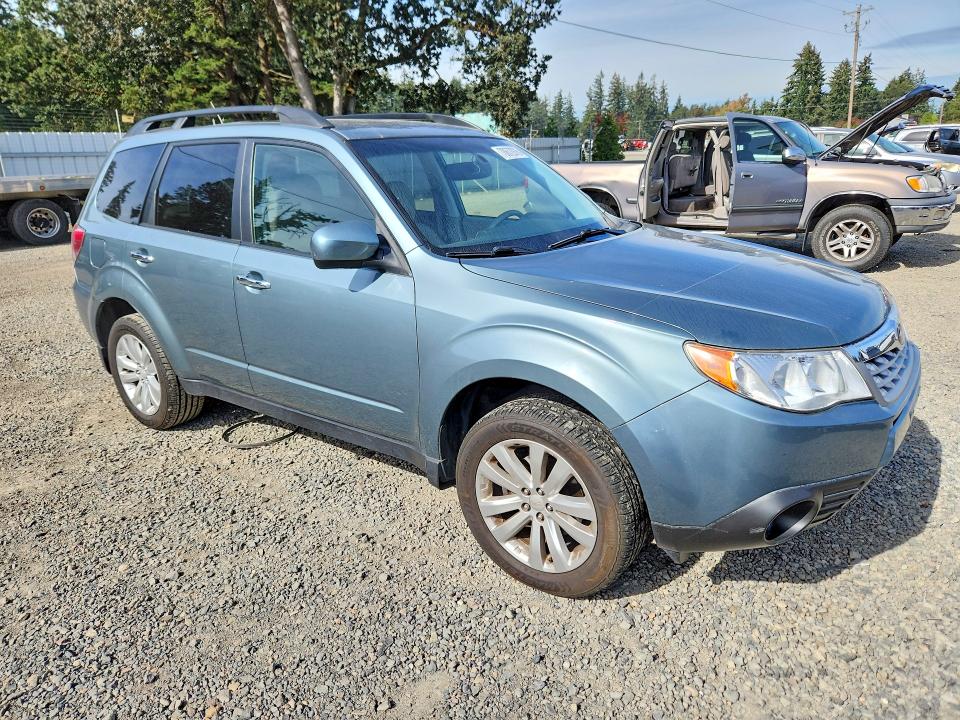 70672976 :رقم المزاد ، JF2SHAEC8CH469810 vin ، 2012 Subaru Forester مزاد بيع