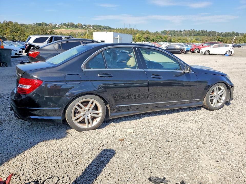 Продажа на аукционе авто 2013 Mercedes-benz C, vin: WDDGF8AB9DR254132, номер лота: 71356966