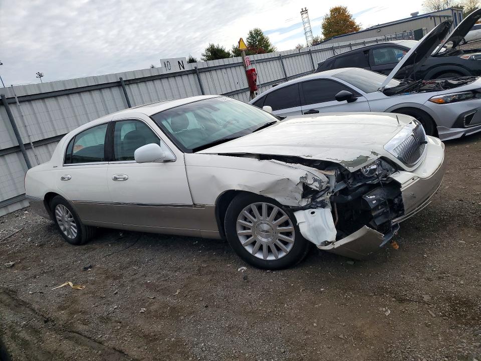 Продаж на аукціоні авто 2003 Lincoln Town Car, vin: 1LNHM82W43Y643251, номер лоту: 73248446
