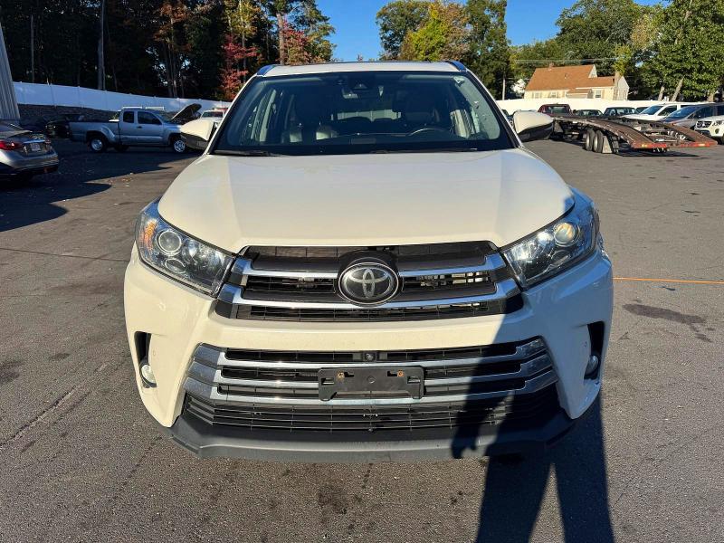 72826986 :رقم المزاد ، 5TDDZRFH2JS856794 vin ، 2018 Toyota Highlander مزاد بيع