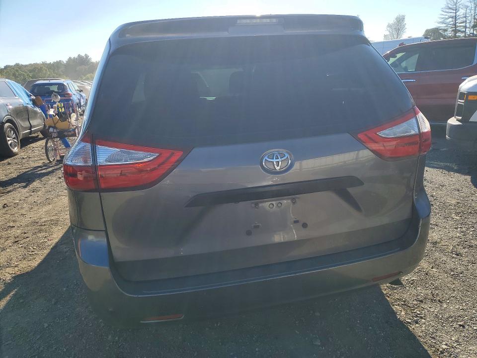 Продажа на аукционе авто 2015 Toyota Sienna, vin: 5TDZK3DC0FS596157, номер лота: 72033616