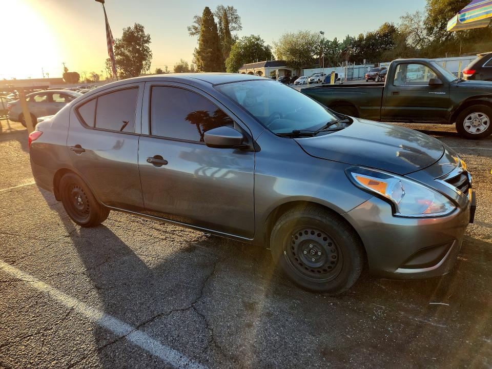 2017 Nissan Versa მანქანა იყიდება აუქციონზე, vin: 3N1CN7AP0HL832636, აუქციონის ნომერი: 73518496