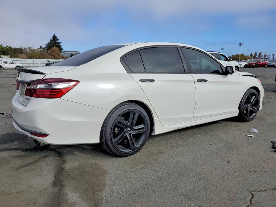 71203966 :رقم المزاد ، 1HGCR2F54HA192838 vin ، 2017 Honda Accord مزاد بيع