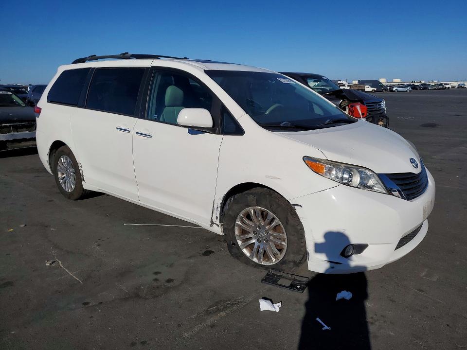 2011 Toyota Sienna მანქანა იყიდება აუქციონზე, vin: 5TDYK3DC5BS114899, აუქციონის ნომერი: 72773316