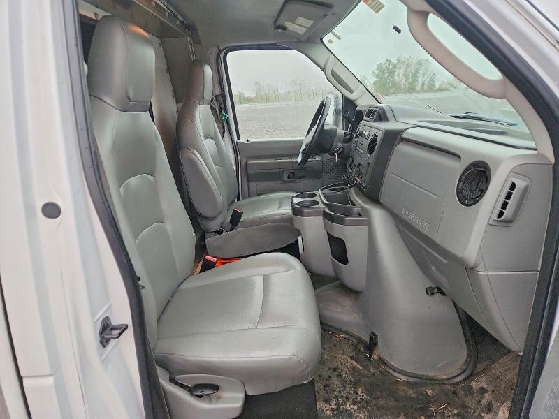 70750246 :رقم المزاد ، 1FDXE4FS5KDC02548 vin ، 2019 Ford Ecoline مزاد بيع
