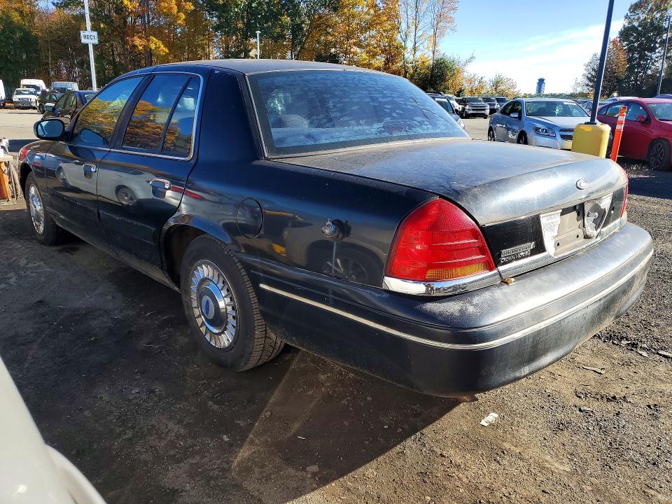 Продаж на аукціоні авто 2002 Ford Crown Victoria, vin: 2FAFP71W92X158851, номер лоту: 73825216