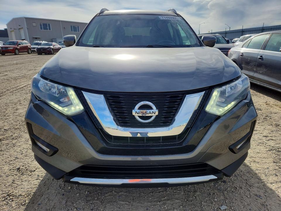 2017 Nissan Rogue მანქანა იყიდება აუქციონზე, vin: 5N1AT2MV4HC855660, აუქციონის ნომერი: 71493906