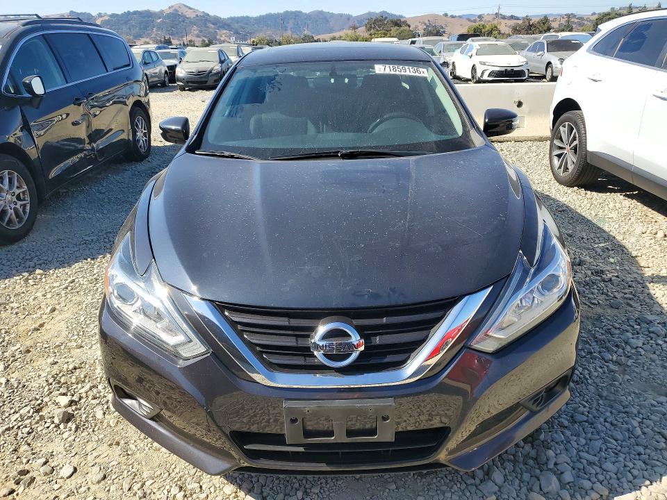2018 Nissan Altima მანქანა იყიდება აუქციონზე, vin: 1N4AL3AP7JC141159, აუქციონის ნომერი: 71859136