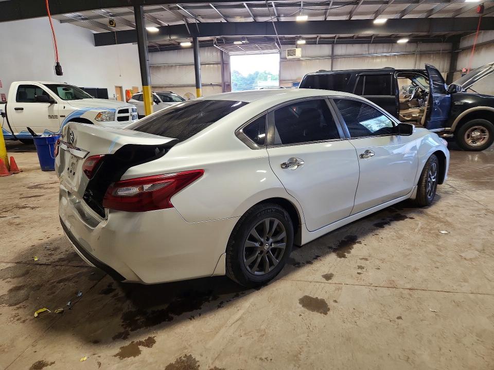 2018 Nissan Altima მანქანა იყიდება აუქციონზე, vin: 1N4AL3AP3JC160999, აუქციონის ნომერი: 70923716