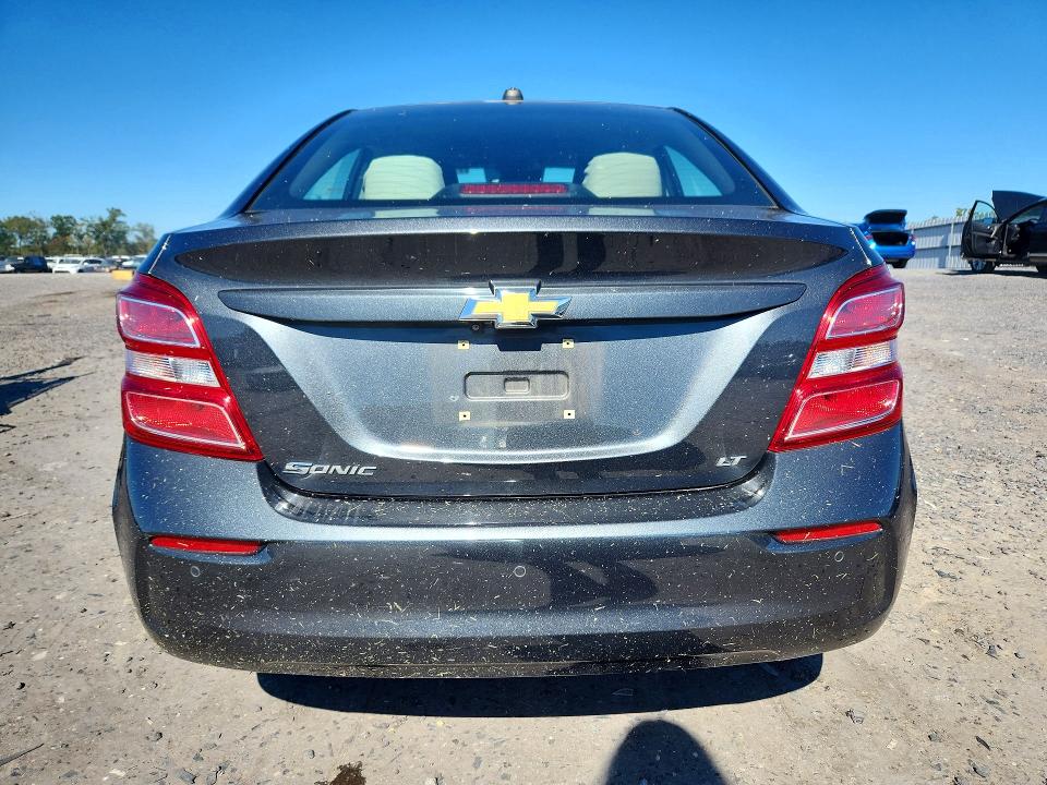 71995186 :رقم المزاد ، 1G1JD5SB8K4114272 vin ، 2019 Chevrolet Sonic مزاد بيع