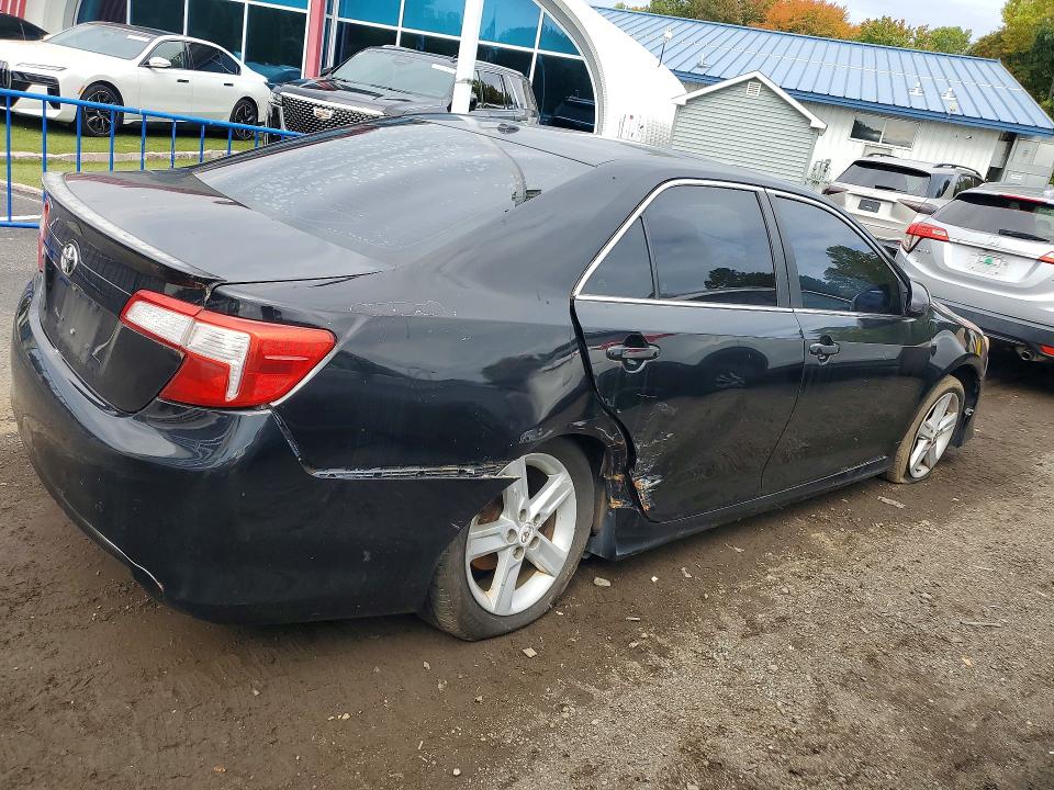 70949506 :رقم المزاد ، 4T1BF1FK3CU075922 vin ، 2012 Toyota Camry مزاد بيع