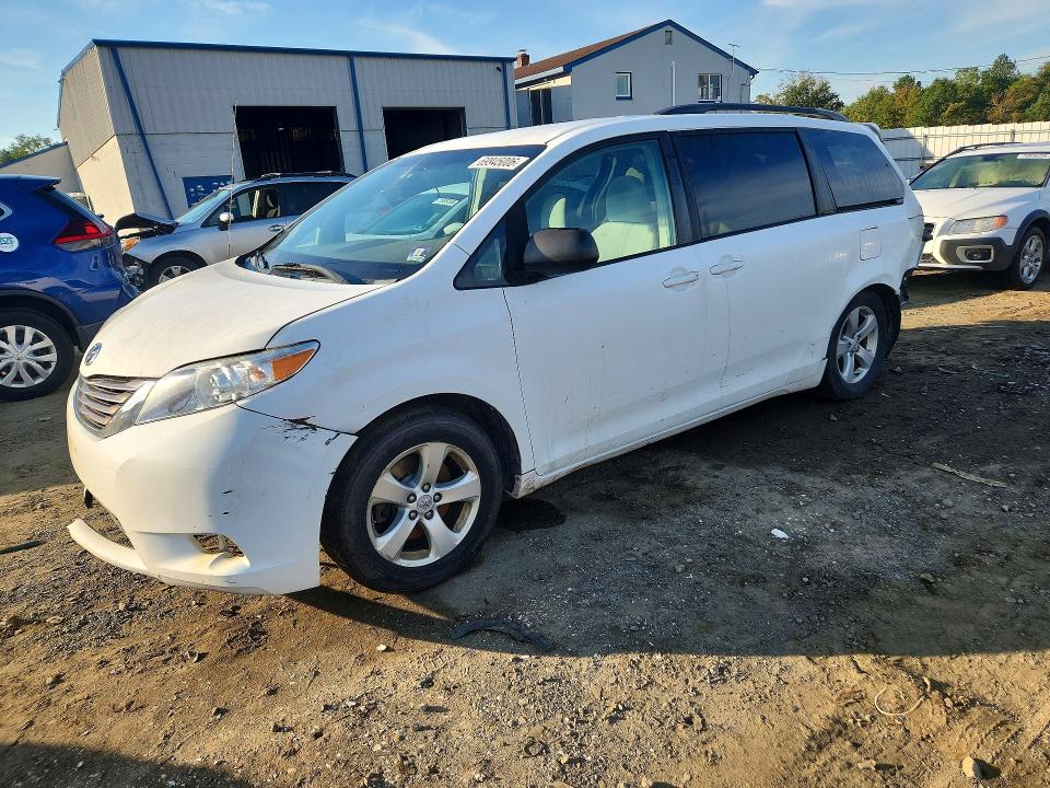 69945006 :رقم المزاد ، 5TDKK3DC0BS122995 vin ، 2011 Toyota Sienna مزاد بيع