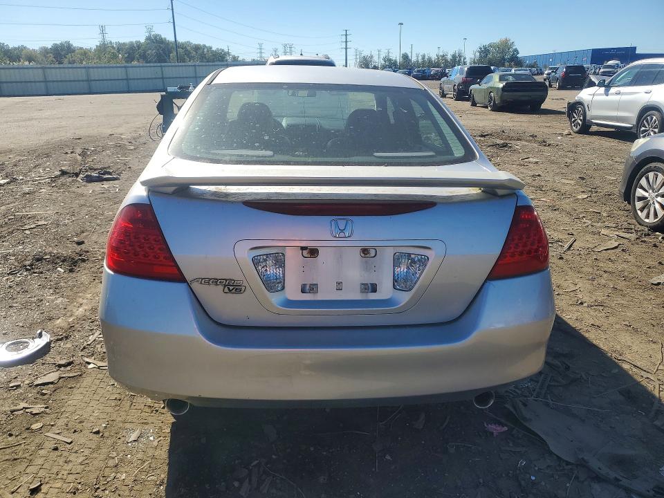 71727476 :رقم المزاد ، 1HGCM66567A800962 vin ، 2007 Honda Accord مزاد بيع