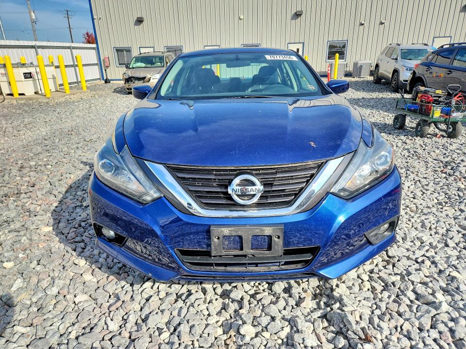 2017 Nissan Altima მანქანა იყიდება აუქციონზე, vin: 1N4AL3AP1HC122536, აუქციონის ნომერი: 70773456