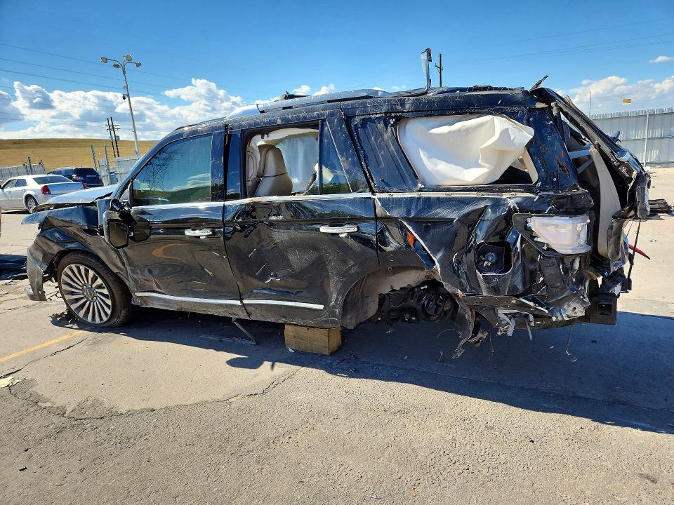 64836386 :رقم المزاد ، 5LMJJ2LT4JEL12144 vin ، 2018 Lincoln Navigator مزاد بيع