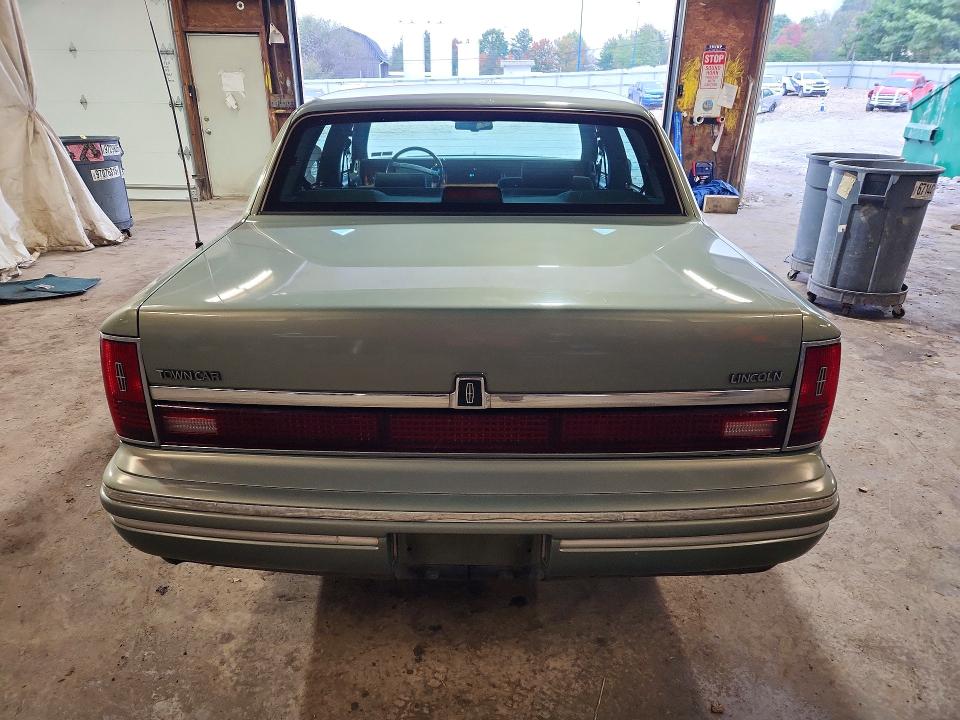 71189626 :رقم المزاد ، 1LNLM82W1RY647390 vin ، 1994 Lincoln Town Car مزاد بيع