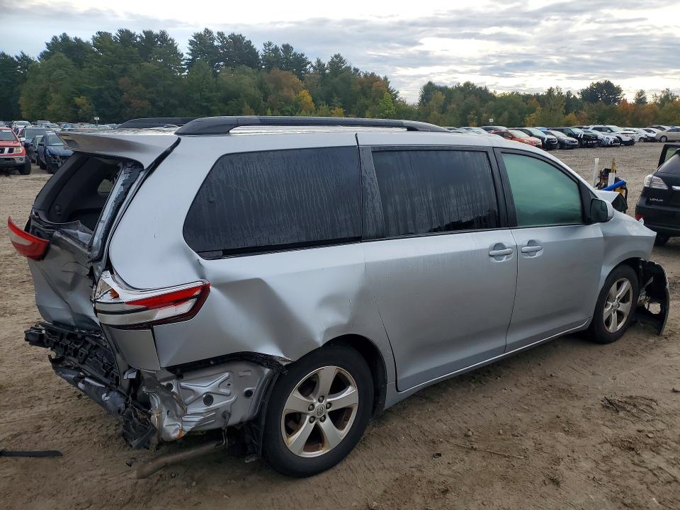 Продаж на аукціоні авто 2015 Toyota Sienna, vin: 5TDKK3DCXFS622085, номер лоту: 71355456