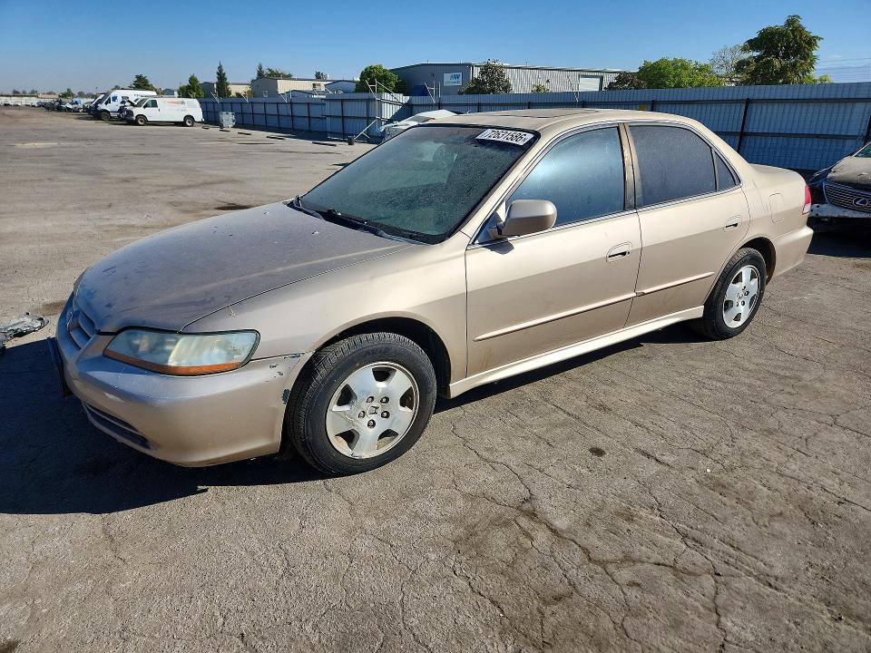 72631586 :رقم المزاد ، 1HGCG165X1A046563 vin ، 2001 Honda Accord مزاد بيع