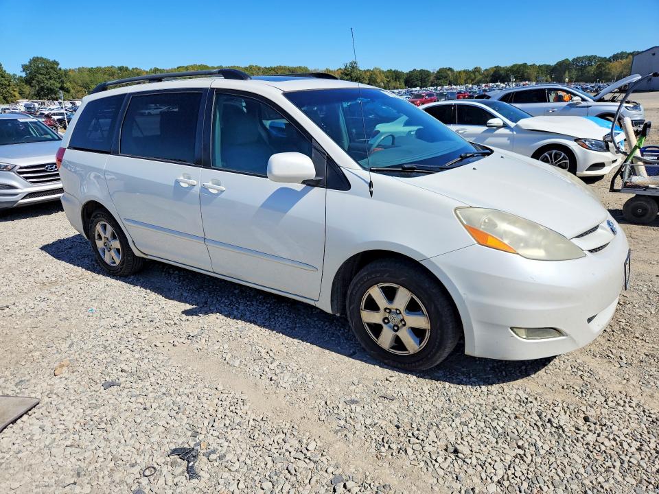 71428226 :رقم المزاد ، 5TDYK4CC4AS302724 vin ، 2010 Toyota Sienna مزاد بيع