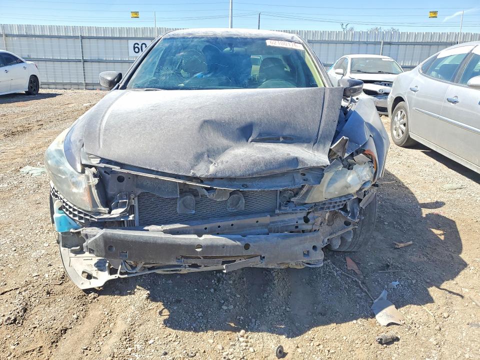 62100176 :رقم المزاد ، 1HGCP2F33BA068300 vin ، 2011 Honda Accord مزاد بيع