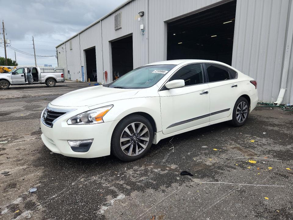 2015 Nissan Altima მანქანა იყიდება აუქციონზე, vin: 1N4AL3AP0FC463214, აუქციონის ნომერი: 72109966