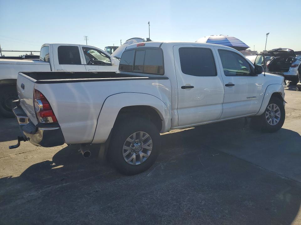 Продажа на аукционе авто 2015 Toyota Tacoma, vin: 3TMJU4GN0FM188042, номер лота: 71674206