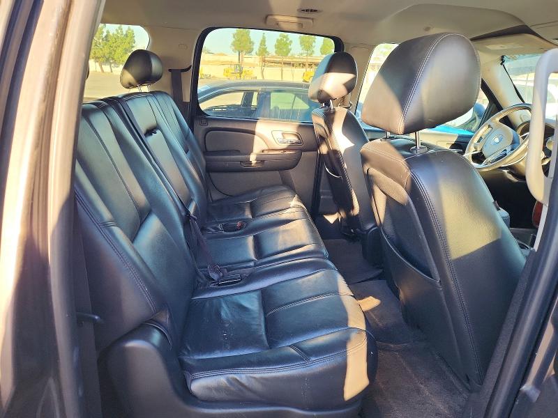 2010 Chevrolet Suburban მანქანა იყიდება აუქციონზე, vin: 1GNUCJE09AR216439, აუქციონის ნომერი: 71763766