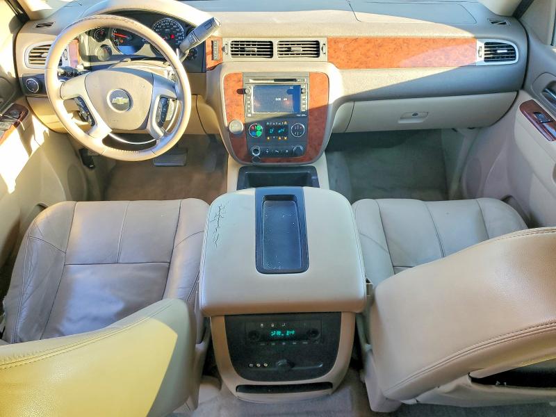 71840986 :رقم المزاد ، 1GNSKJE30BR371256 vin ، 2011 Chevrolet Suburban مزاد بيع