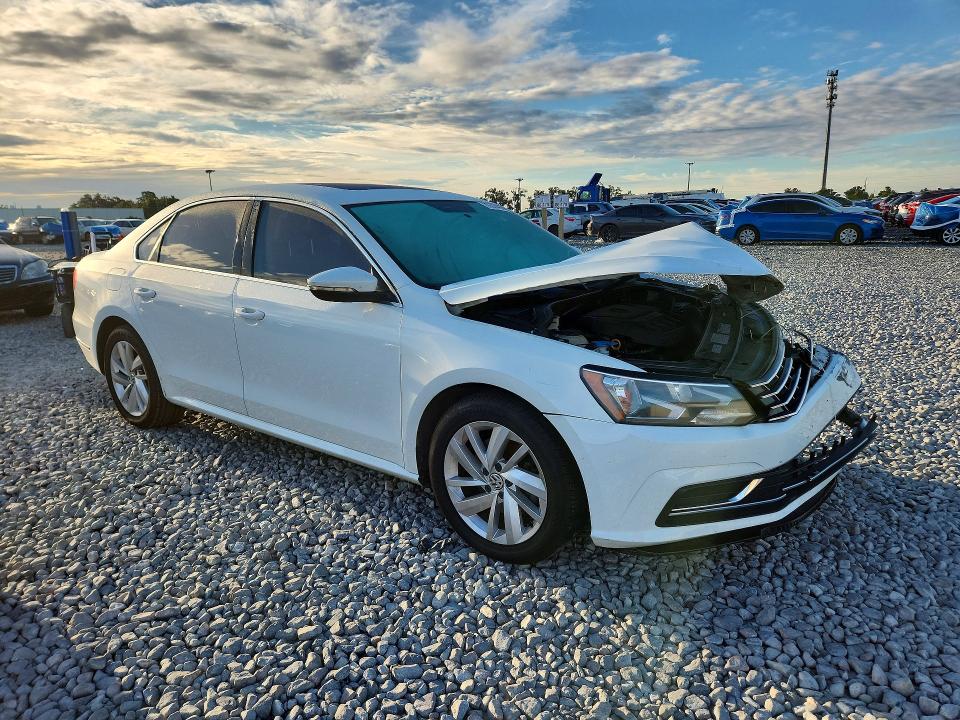 70376496 :رقم المزاد ، 1VWBA7A34JC020482 vin ، 2018 Volkswagen Passat مزاد بيع