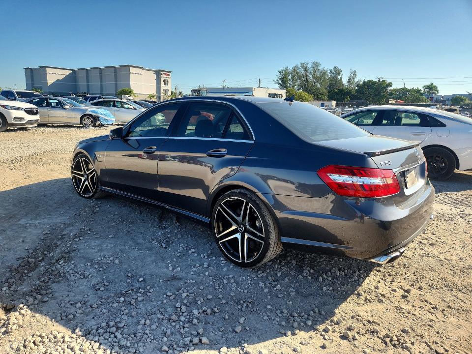 2010 Mercedes-benz E მანქანა იყიდება აუქციონზე, vin: WDDHF7HB7AA121576, აუქციონის ნომერი: 72630576