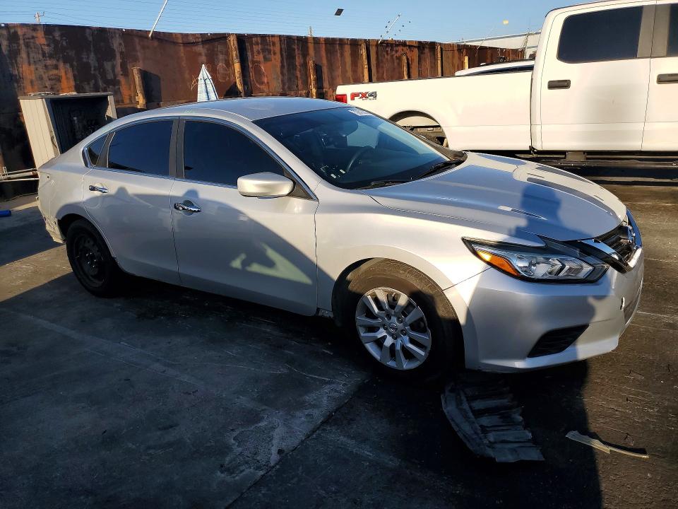 2018 Nissan Altima მანქანა იყიდება აუქციონზე, vin: 1N4AL3AP6JC271045, აუქციონის ნომერი: 72616306