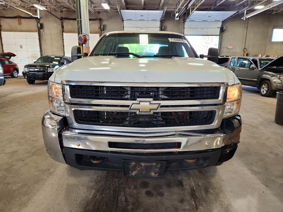 71436076 :رقم المزاد ، 1GCHK29K88E215492 vin ، 2008 Chevrolet Silverado مزاد بيع