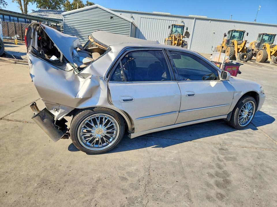 71023236 :رقم المزاد ، 1HGCG1655XA015813 vin ، 1999 Honda Accord مزاد بيع